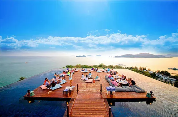 10 Awesome Beach Bars